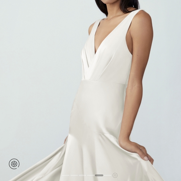 Fame and Partners Escala Gown in white size 4 NWT - Picture 5 of 10